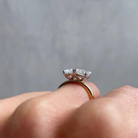 IGI certified 4.00 TCW oval emerald lab grown diamond engagement ring toi et moi design bridal wedding luxury anniversary gift elegant jewelry ring