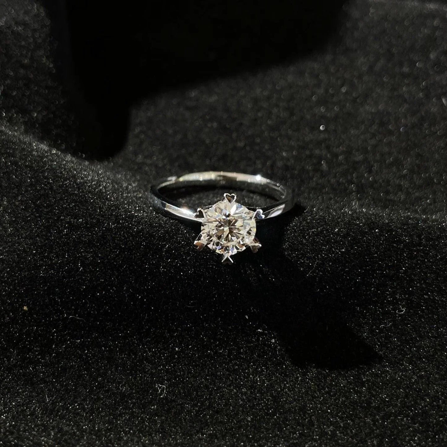 1.50ct Round Lab Grown Diamond Engagement Ring | Six Heart Claw Setting | IGI Certified 