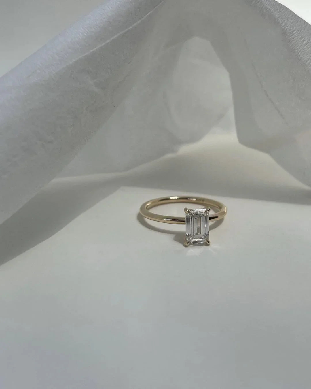 2.0ct emerald solitaire lab grown diamond engagement ring wedding ring birthday gift for her wife IGI certified gold fine jewelry luxury design ring