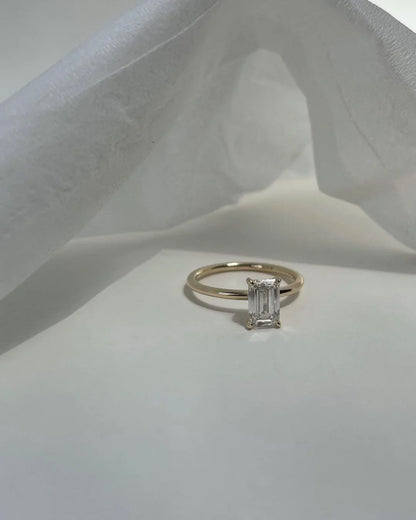 2.0ct emerald solitaire lab grown diamond engagement ring wedding ring birthday gift for her wife IGI certified gold fine jewelry luxury design ring