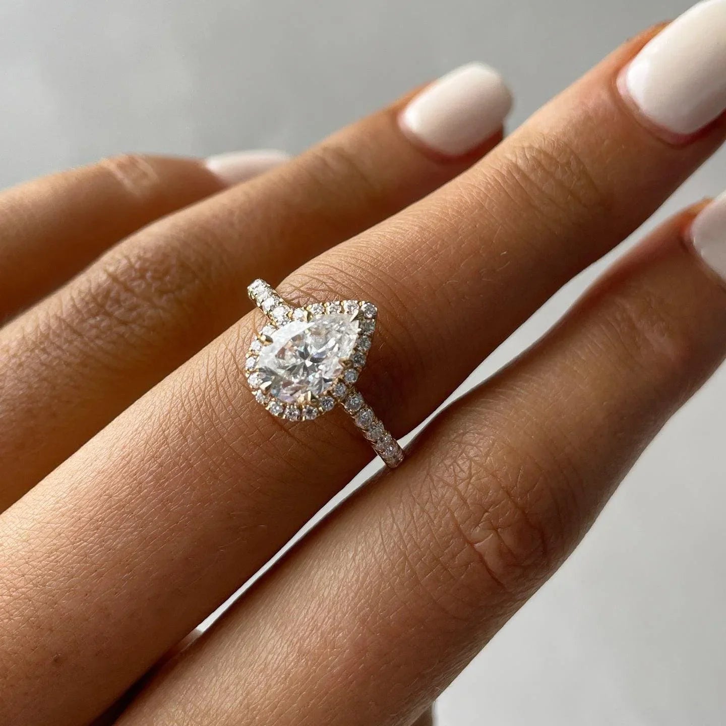 2.00 CT pear lab grown diamond engagement ring halo pavé setting IGI certified bridal wedding ring luxury jewelry engagement ring for her gift