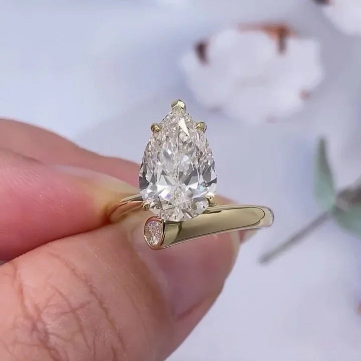 2.50ct Pear Lab Grown Diamond Engagment Ring | IGI Certified 