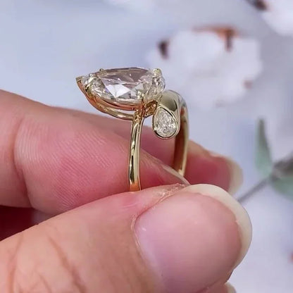 2.50ct Pear Lab Grown Diamond Engagment Ring | IGI Certified 