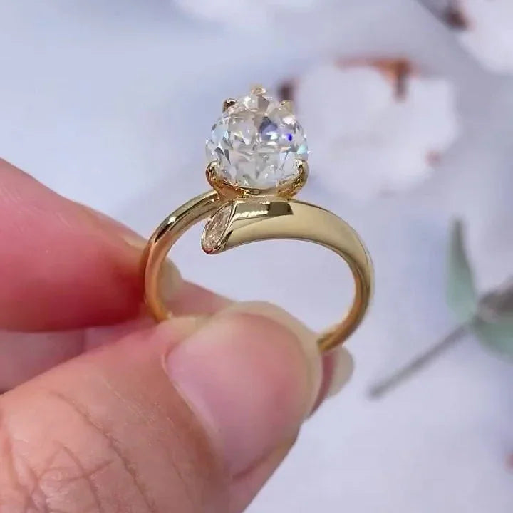 2.50ct Pear Lab Grown Diamond Engagment Ring | IGI Certified 