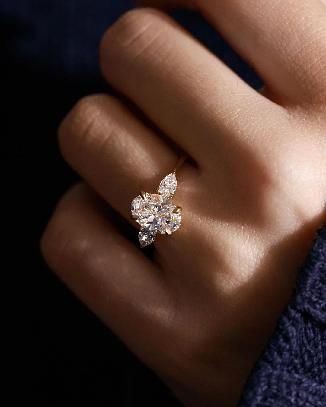 Elegant 2.5ct Oval Center Lab Grown Diamond Ring IGI Certified Two Pear Side Stones Classic Minimalist Engagement Wedding Ring Gift for Her