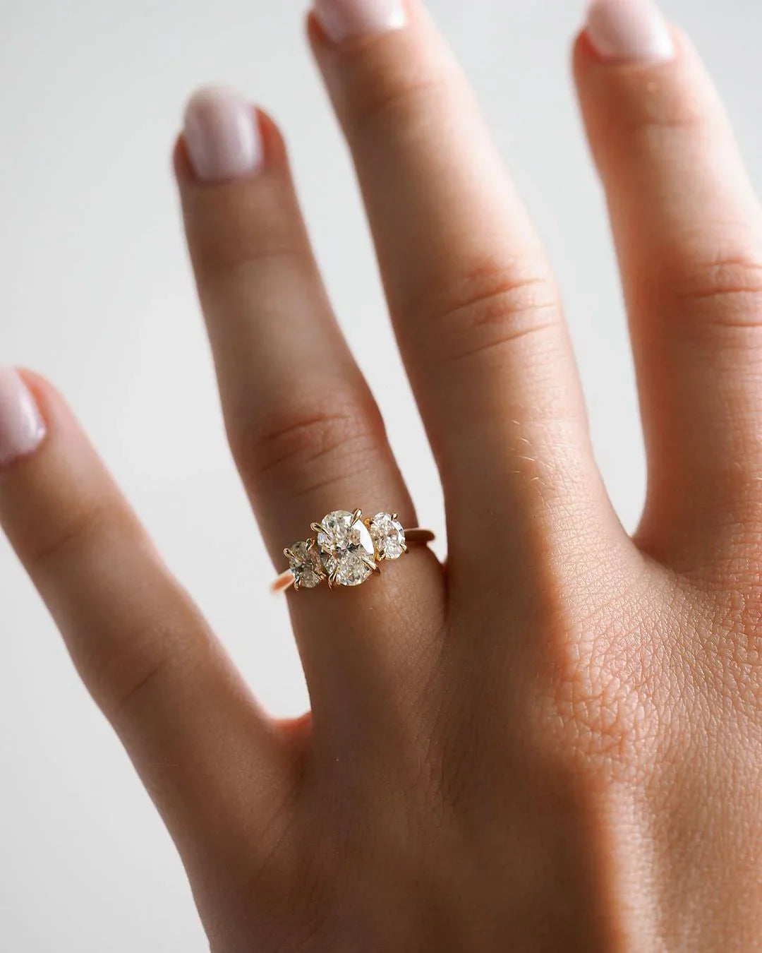 2.5ct Oval Lab Grown Diamond Trio Engagement Ring IGI Certified Three Stone Oval Cut Wedding Ring Bridal Jewelry Luxury Gift Ring for Her