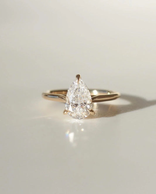 Elegant 2.5ct Pear Cut Lab Grown Diamond Solitaire Ring IGI Certified Minimalist Engagement Wedding Promise Ring Classic Gift Jewelry for Her