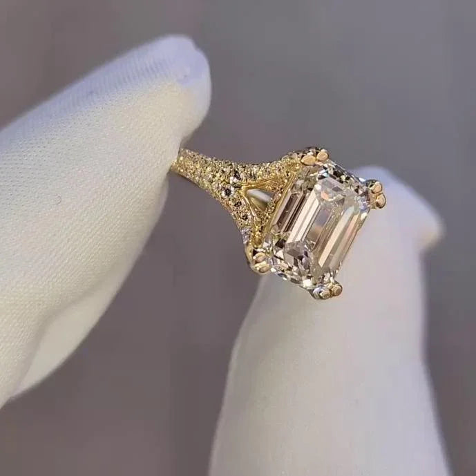 3.50TCW Emerald Lab Grown Diamond Engagement Ring | Pavé Split Band with Double Prong Setting | IGI Certified3.50TCW Emerald Lab Grown Diamond Engagement Ring | Pavé Split Band with Double Prong Setting | IGI Certified 