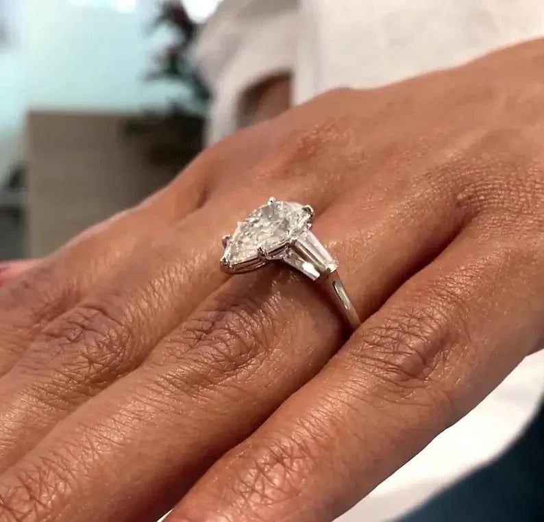 3.00 CT pear cut lab grown diamond engagement ring IGI certified baguette side stone design bridal wedding ring luxury elegant diamond jewelry ring