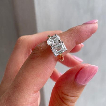 4.00 TCW oval and emerald lab grown diamond engagement ring IGI certified toi et moi wedding bridal luxury anniversary gift jewelry ring elegant