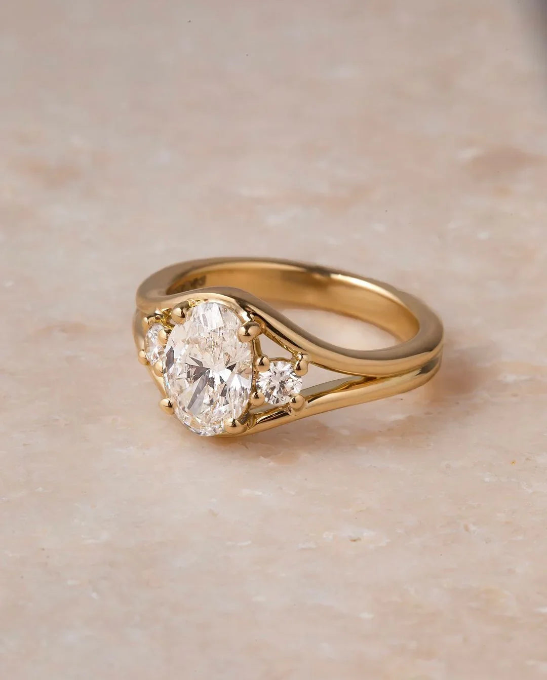 4.0ct Oval Cut Lab Grown Diamond Semi Bezel Engagement Ring Gold Band Wedding Ring Anniversary Gift Luxury Women's Bridal Jewelry Ring Design