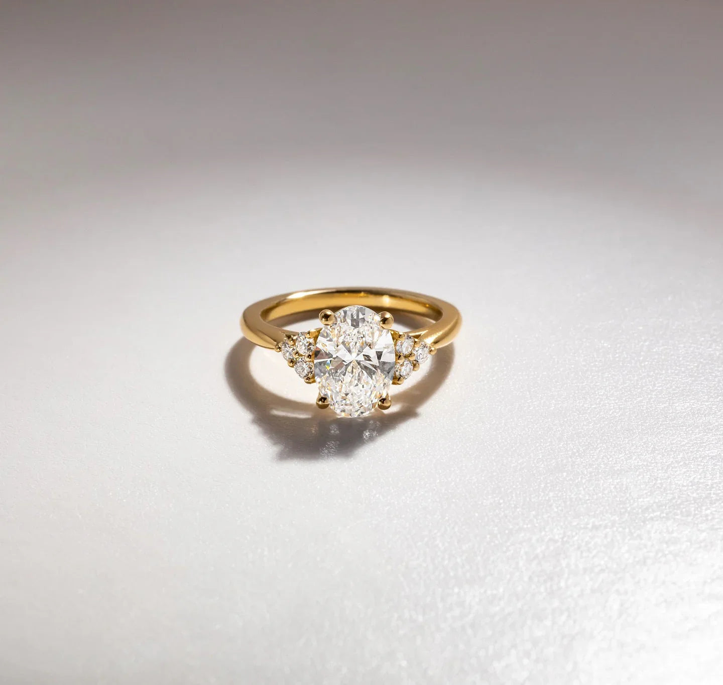 4.0ct Oval Lab Grown Diamond Engagement Ring IGI Certified Center Stone Side Round Setting Wedding Ring Luxury Bridal Anniversary Gift Women Jewelry