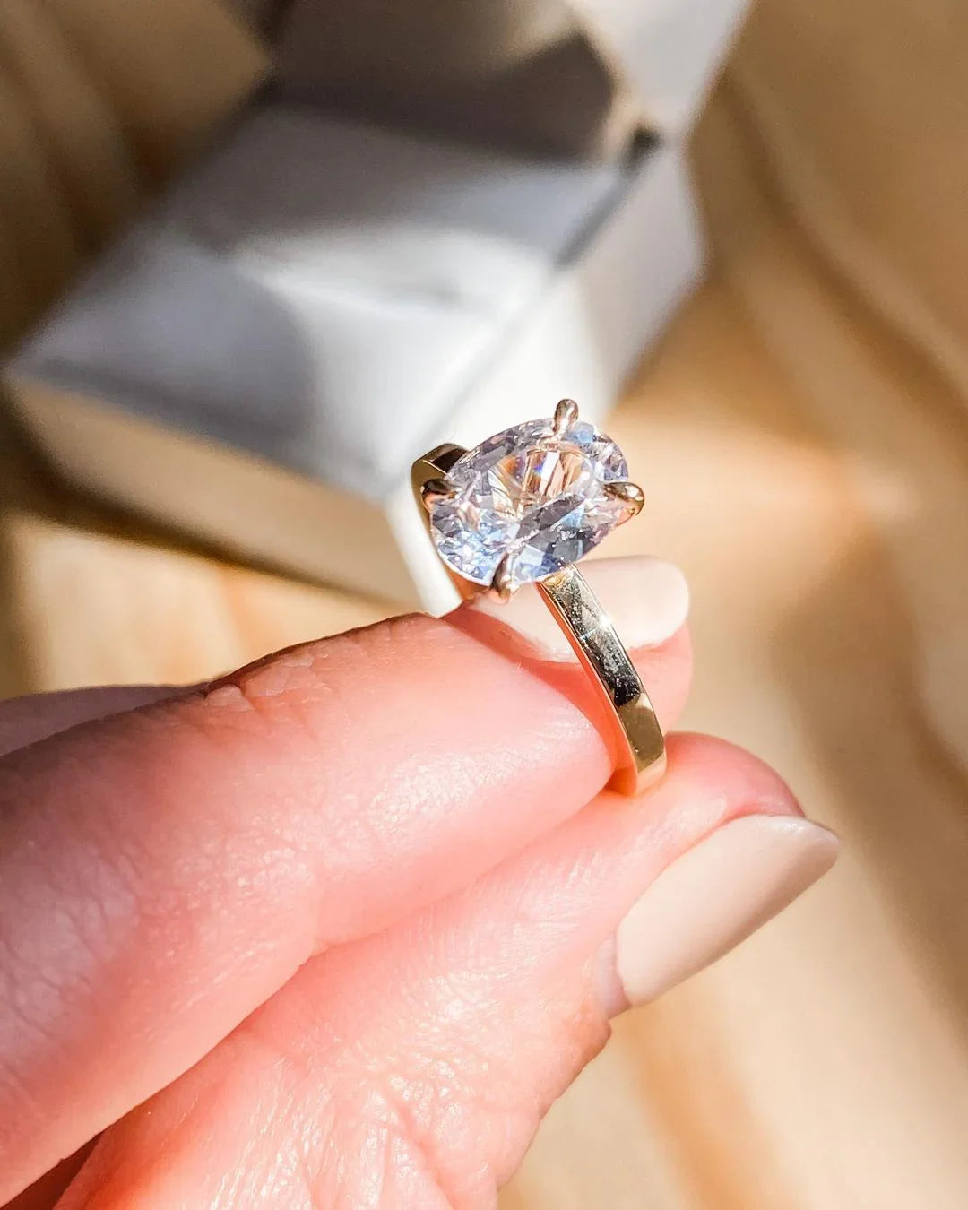 4.0ct Oval Cut Lab Grown Diamond Solitaire Ring Talon Claw Setting Minimalist Engagement Ring Wedding Gift Promise Ring for Women Bridal Jewelry