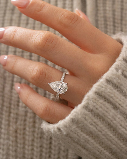 Luxury 4.0ct Pear Cut Lab Grown Diamond Hidden Halo Ring Pavé Band Engagement Ring Wedding Ring Bridal Marriage Gift for Women Minimalist Style