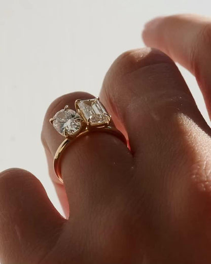 Exquisite 5.0tcw oval emerald toi et moi lab grown diamond ring, timeless promise ring, wedding jewelry, gift for her