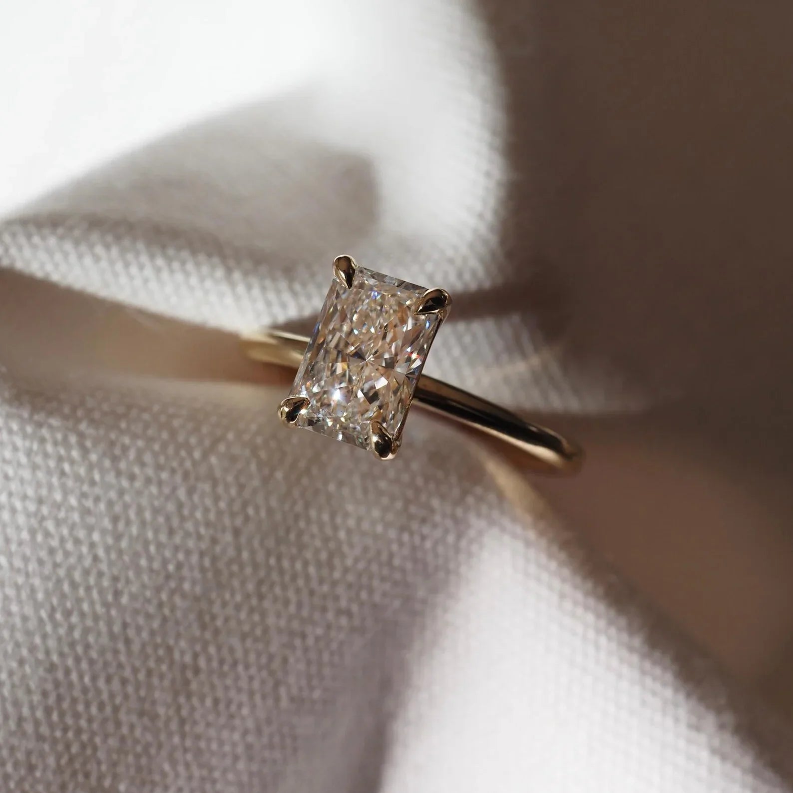 Luxury 6 CT Radiant Cut Lab Grown Diamond Solitaire Ring Exquisite Engagement Ring Anniversary Promise Gift for Her Women Fine IGI Certified Jewelry
