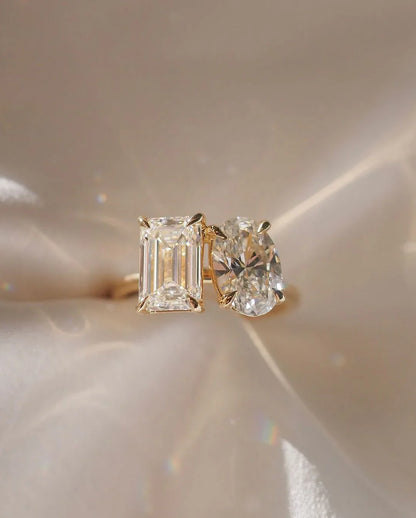 Emerald and Oval Cut Toi et Moi Lab Grown Diamond Ring 6 TCW Exquisite Engagement Wedding Promise Anniversary Ring Elegant Jewelry for Women