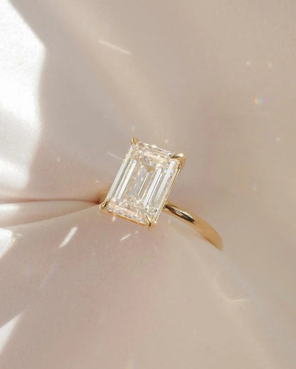 Elegant 8ct Emerald Cut Lab Grown Diamond Ring Engagement Wedding Band Anniversary Gift for Women Luxury Bridal Jewelry Statement IGI Certified