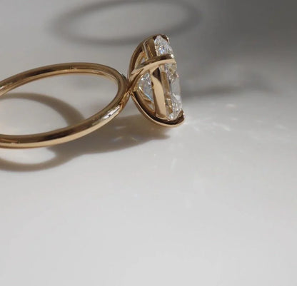 8ct Oval Cut Solitaire Lab Diamond Ring Elegant Engagement Wedding Bridal Ring Romantic Gift for Her IGI Certified Luxury Fine Jewelry Timeless Style