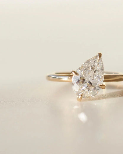 8ct Pear Shape Solitaire Lab Grown Diamond Engagement Ring Bridal Wedding Ring Romantic Gift for Her IGI Certified Luxury Timeless Fine Jewelry
