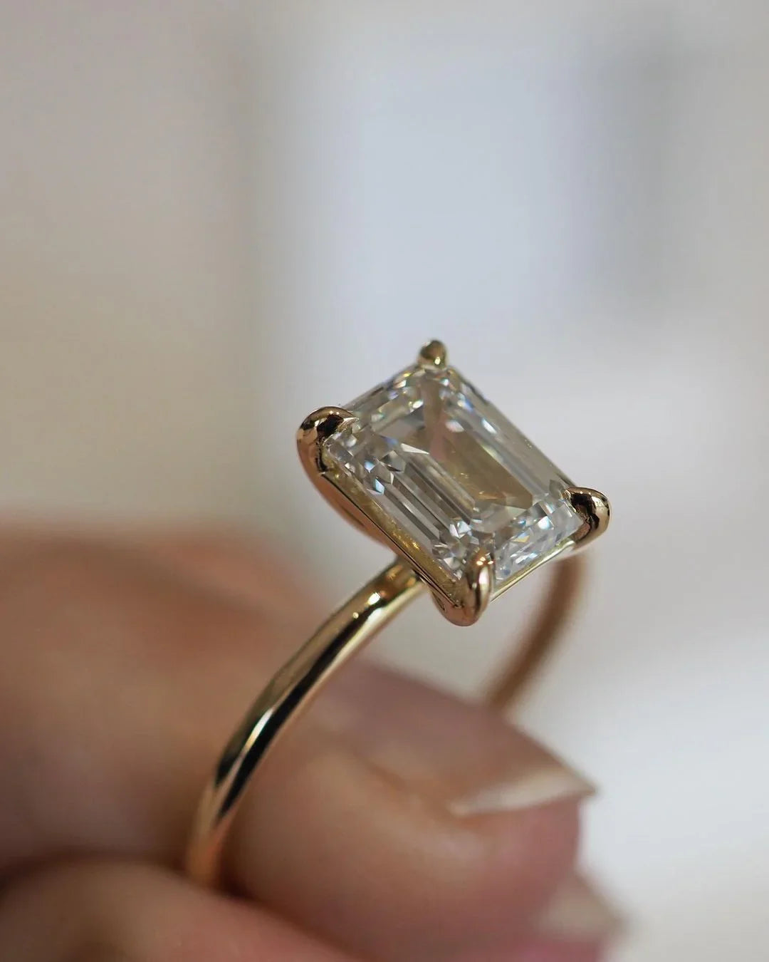 Elegant 9ct Emerald Cut Lab Diamond Solitaire Ring Luxury Engagement Wedding Ring for Women Ideal Anniversary Birthday Romantic Gift Jewelry