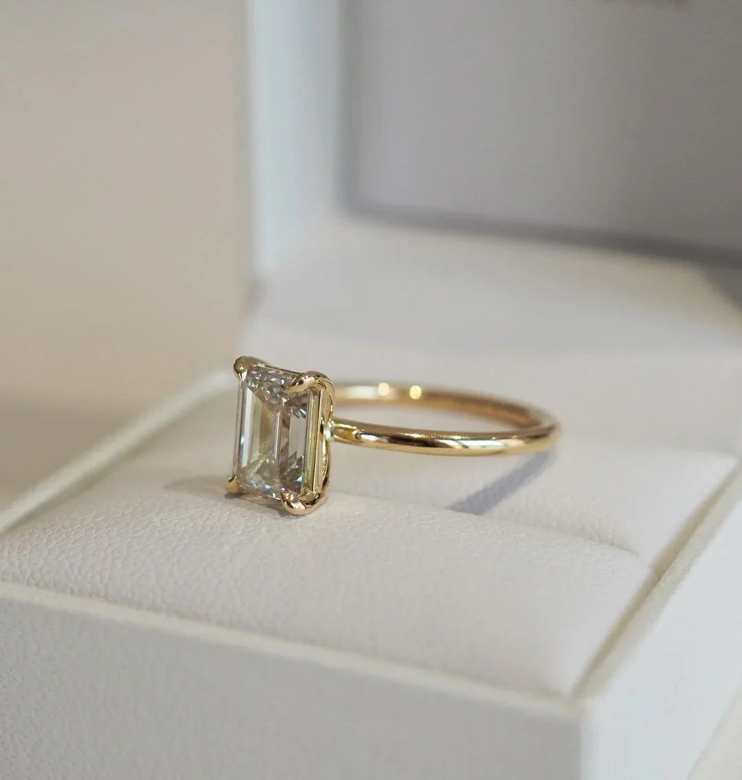 9ct Emerald Shape Lab Diamond Solitaire Ring for Women Luxurious Engagement Wedding Ring Perfect Birthday Anniversary Gift Fine Jewelry Design