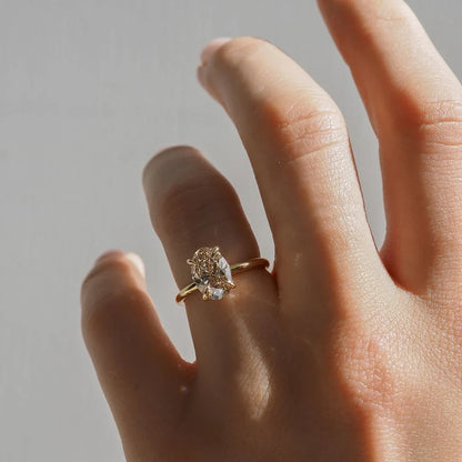 Luxury 9ct Oval Cut Lab Grown Diamond Solitaire Ring Exquisite Engagement Wedding Promise Ring for Women Anniversary Gift Elegant Jewelry Design