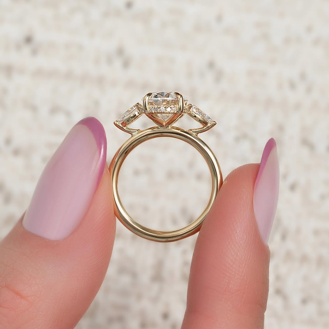 2.50ct Oval Cut Lab grown Diamond Ring With Hidden Halo