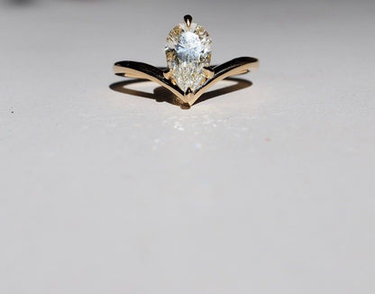  The hand displays a soft, natural manicure, highlighting the diamond's brilliance and the ring's refined craftsmanship. Ideal for those seeking timeless, high-end accessories for special occasions. YouTube Amazon Facebook Weather Google Gmail Wordless WhatsApp Web Translate News blog post ring ceremony Article Life Money 2025 design Ring Ceremony Diamond Shape Diamond Ring Surat Diamond India Market Diamond Ring for Her Diamond Ring for Men Diamond Ring Women Engagement Ring Finger For Her Finger Ring Gold