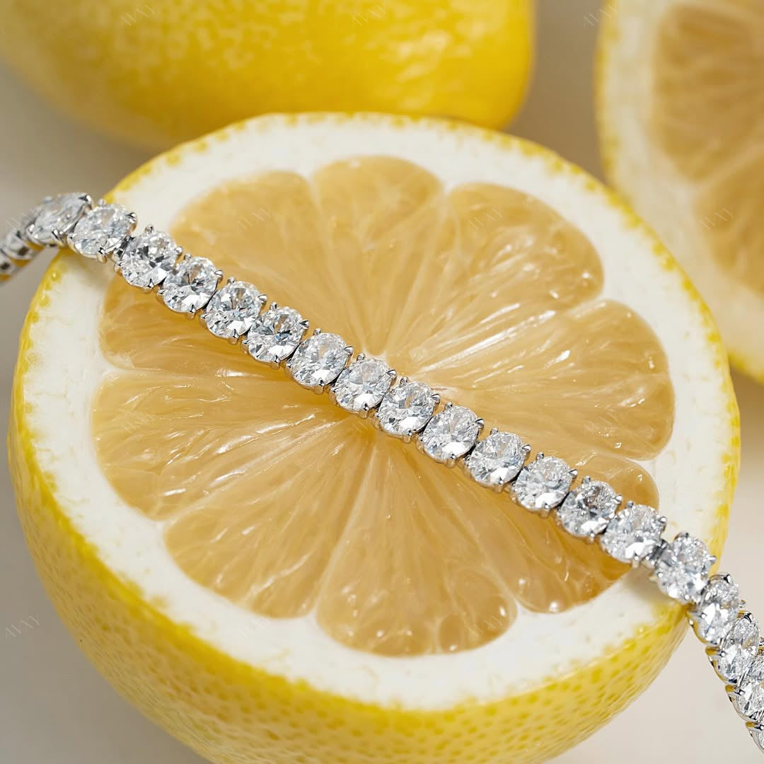 The 11ct Oval Tennis Bracelet in white gold ✨