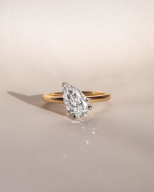 Pear cut 1.5ct solitaire engagement Lab Diamond Ring Wedding Ring for Her