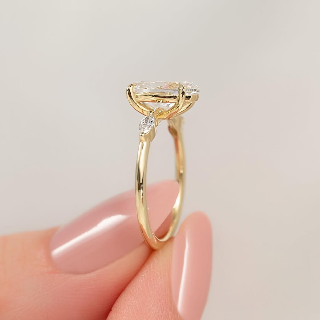 2.0ct Oval Cut Lab grown Diamond Ring