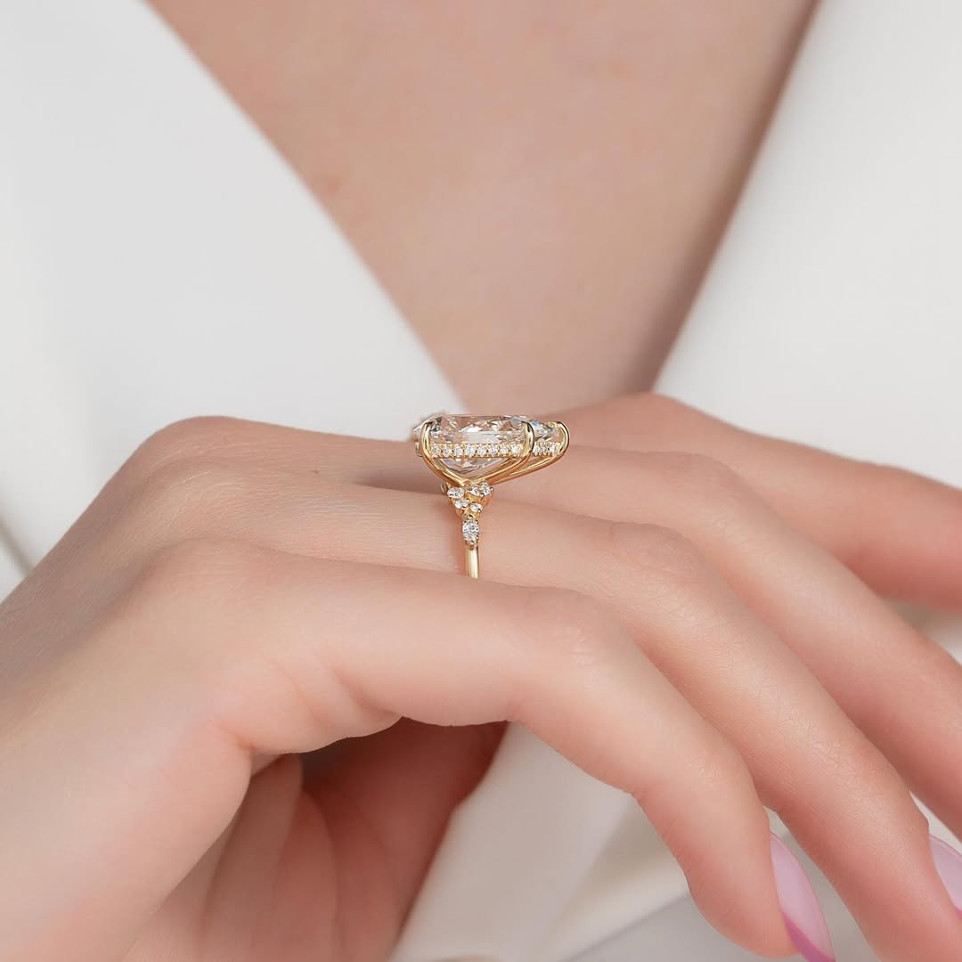 4.0ct Pear Cut Lab grown Diamond Solitaire Ring With Hidden Halo & Share Prong