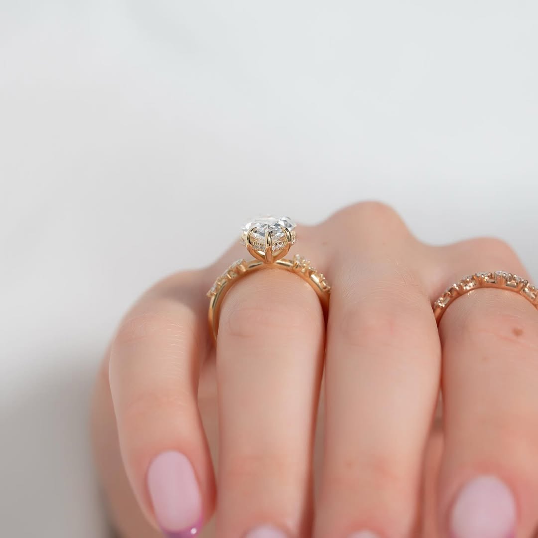 4.0ct Pear Cut Lab grown Diamond Solitaire Ring With Hidden Halo & Share Prong