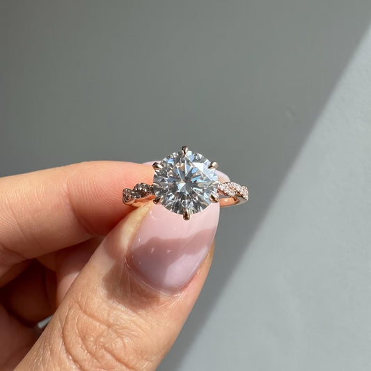 Round Lab Grown Diamond Engagement Ring | Twist Band | IGI Certified