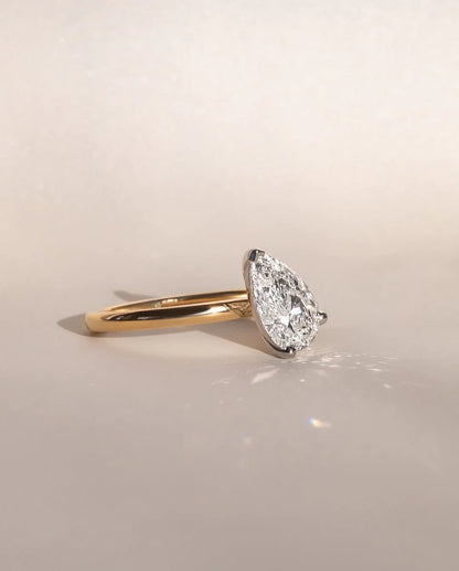 Pear cut 1.50ct solitaire engagement Lab Diamond Ring Wedding Ring for Her 