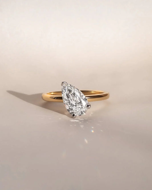 Pear Cut 1.50CT Lab Grown Diamond Solitaire Engagement Ring Wedding Ring for Her Bridal Promise Ring Elegant Jewelry Gift for Women
