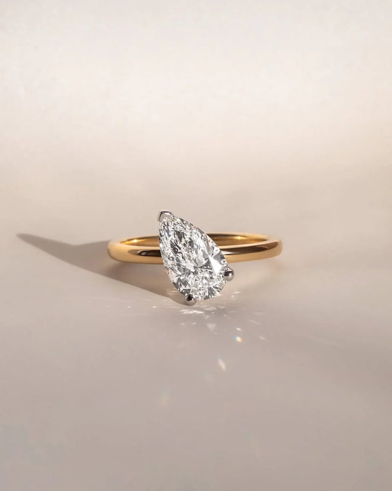 Pear cut 1.50ct solitaire engagement Lab Diamond Ring Wedding Ring for Her