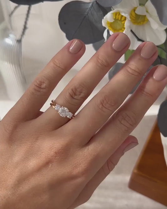 2.5ct Round Cut Lab Grown Diamond Engagement Ring IGI Certified Three Stone Ring Setting, Bridal Wedding Jewelry Elegant Engagement Ring Design
