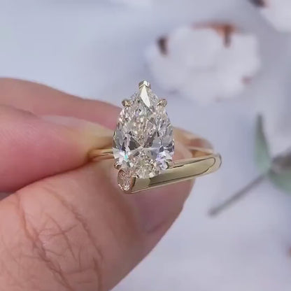 2.50ct Pear Lab Grown Diamond Engagment Ring | IGI Certified
