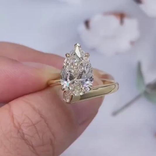 2.50ct Pear Lab Grown Diamond Engagment Ring | IGI Certified