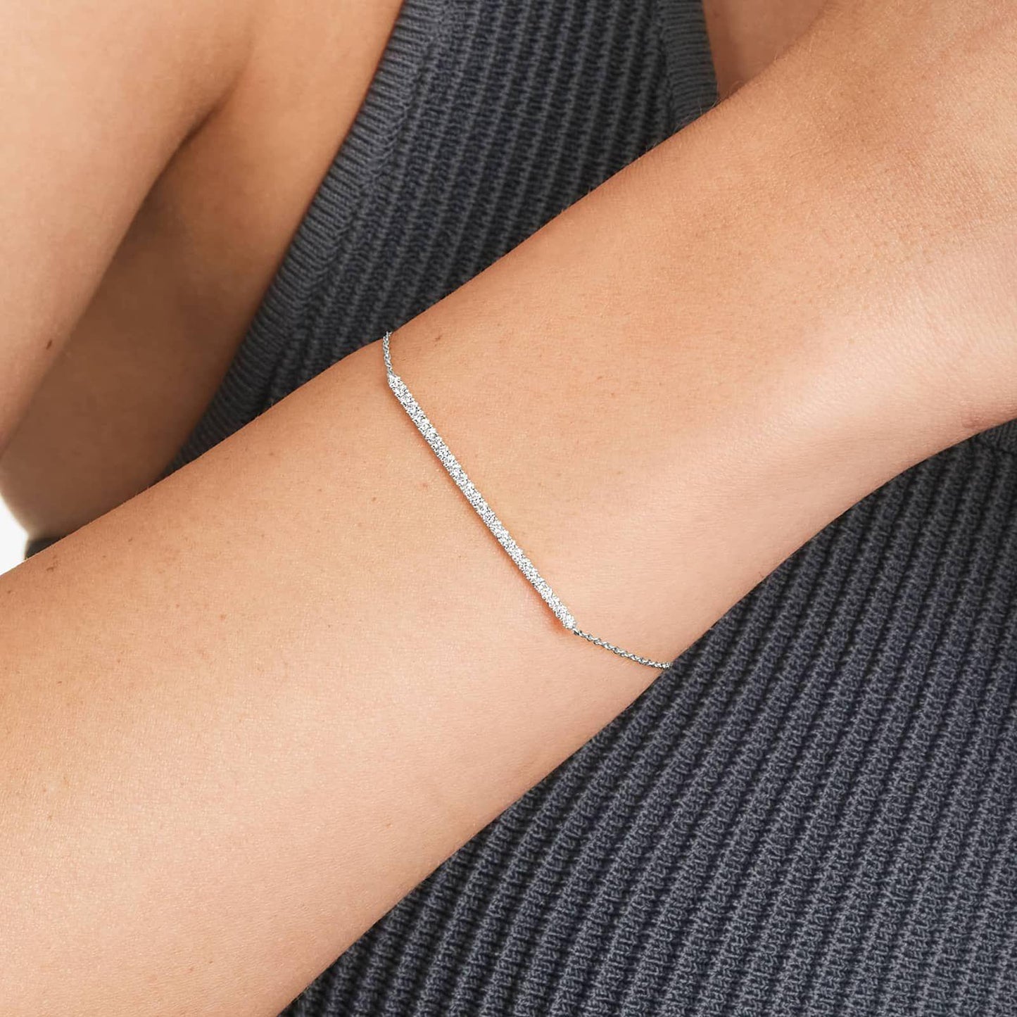Round Lab Grown Diamond Elegant Bar Bracelet, EF Color, VS Clarity, IGI Certified 