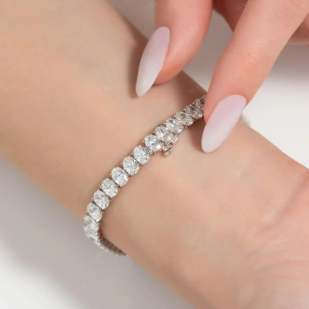 The 11ct Oval Tennis Bracelet in white gold ✨ 