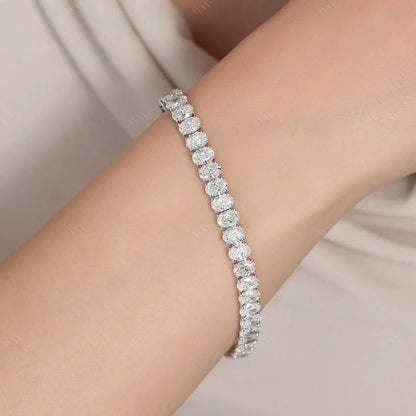 The 11ct Oval Tennis Bracelet in white gold ✨ 